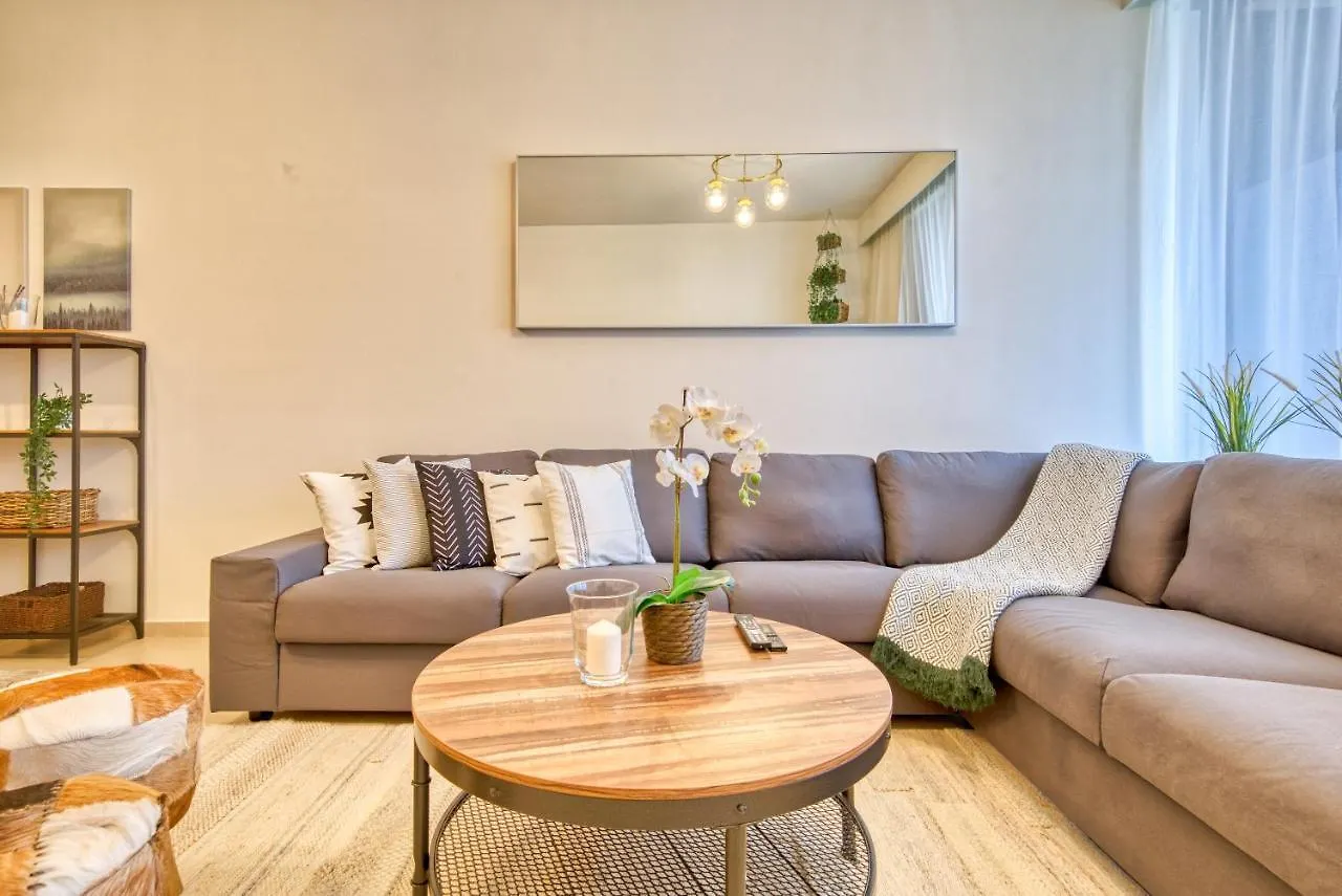 Incredible Views From This Classy Apt With Terrace Dubai